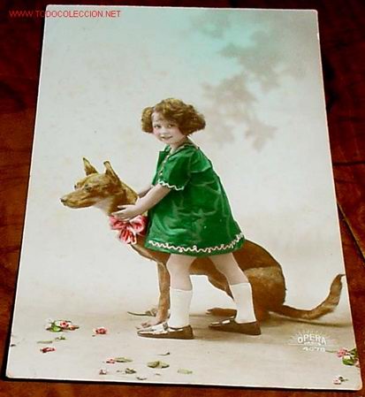 Postales: ANTIGUA POSTAL DE NI&Ntilde;A CON SU PERRO - Foto 1