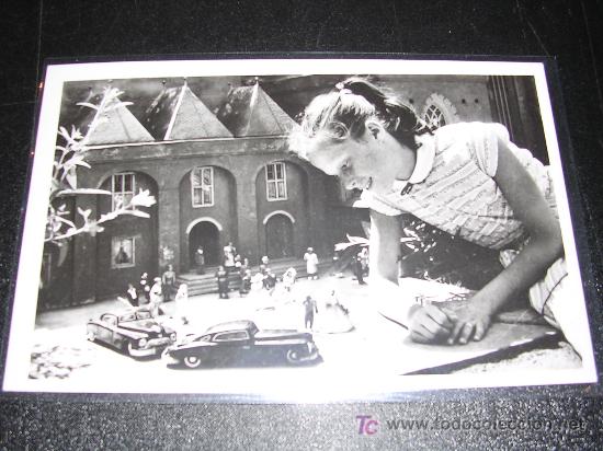 Postales: POSTAL NI&Ntilde;A CON COCHES Y CASA DE MU&Ntilde;ECAS - Foto 1