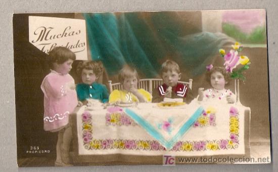 Postales: GRUPO DE NI&Ntilde;OS MERENDANDO. - Foto 1