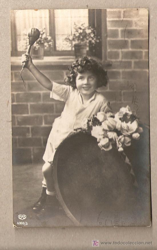 Postales: NI&Ntilde;A TOCANDO EL TAMBOR - Foto 1