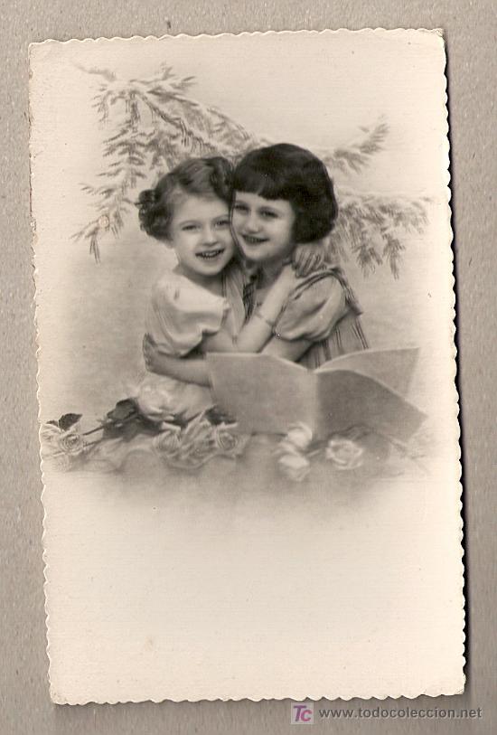 Postales: TIERNA POSTAL NI&Ntilde;OS ABRAZANDOSE - Foto 1