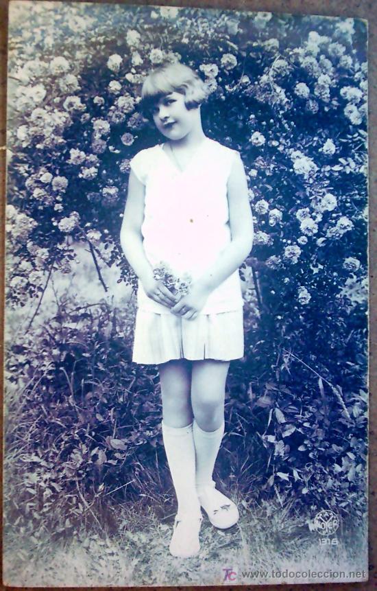 Postales: POSTAL NI&Ntilde;A CON FLORES , SIN CIRCULAR - Foto 1