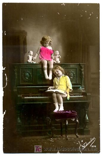 Postales: POSTAL NI&Ntilde;AS CON MU&Ntilde;ECAS ANTIGUAS , P16337 - Foto 1