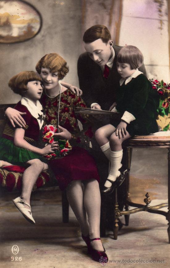 Postales: DOS NI&Ntilde;OS CON SUS PADRES - Foto 1