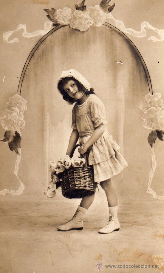 Postales: NI&Ntilde;A CON CESTO DE FLORES - Foto 1