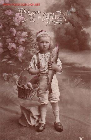Postales: NI&Ntilde;A CON CANASTO Y PESCADO - Foto 1