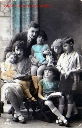 Postales: PADRES CON NI&Ntilde;OS Y MU&Ntilde;ECAS - Foto 1