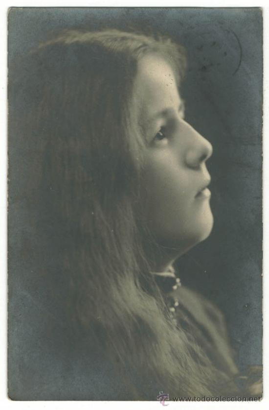 Postales: Ni&ntilde;a perfil pelo largo - Foto 1