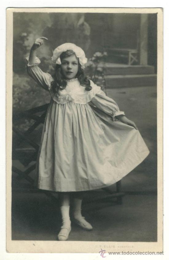 Postales: Ni&ntilde;a perfil pelo largo - Foto 1