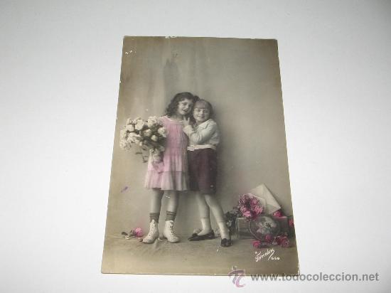 Postales: PAREJA DE NI&Ntilde;AS CON FLORES - Foto 1