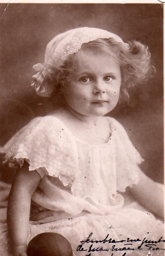 Postales: NI&Ntilde;A CON UNA PELOTA - Foto 1