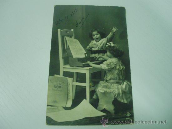 Postales: ANTIGUA POSTAL DE NI&Ntilde;AS CANTANDO - Foto 1