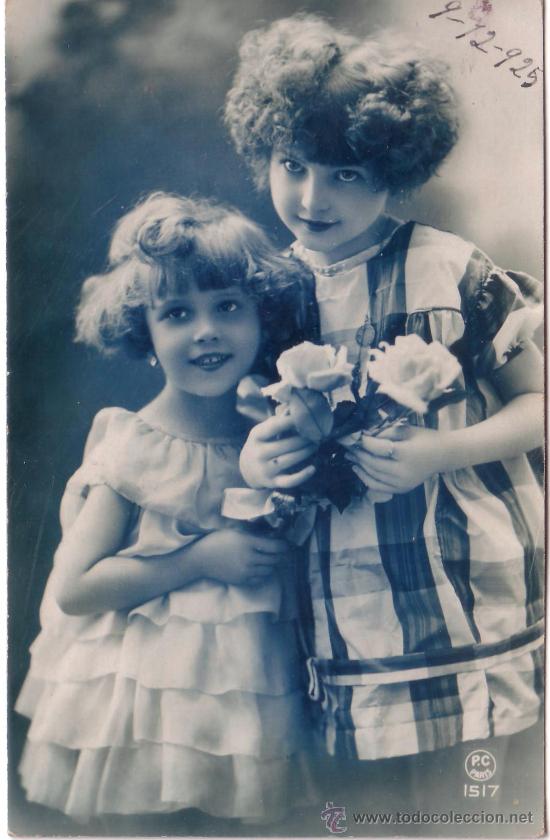Postales: POSTAL NI&Ntilde;AS CON FLORES -ESCRITA-FECHADA EN 1925 - Foto 1