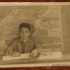 Postales: ANTIGUA FOTO POSTAL DE NIÑO EN LA ESCUELA, COLEGIO - FOTO CEREZO - MADRID 1949.