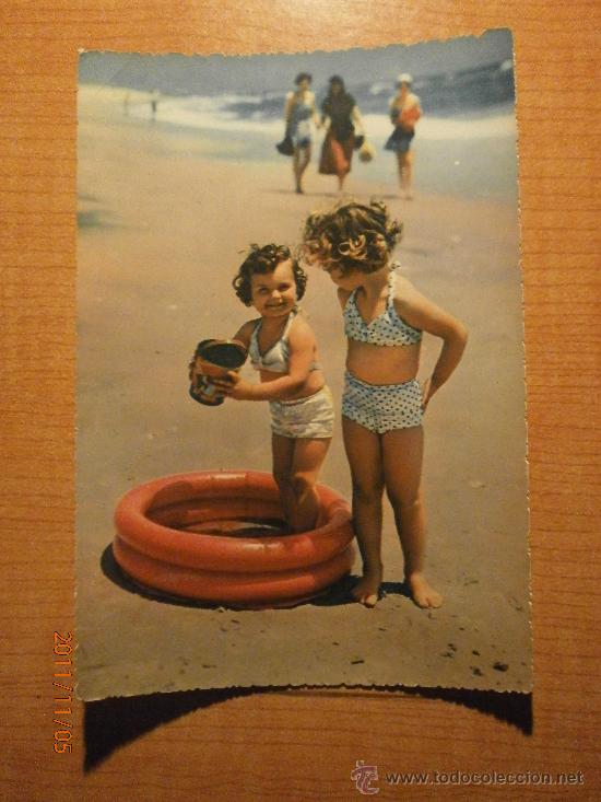 Postales: ANTIGUA POSTAL  NI&Ntilde;AS EN LA PLAYA ESCRITA - Foto 1
