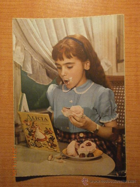 Postales: ANTIGUA POSTAL.  NI&Ntilde;A COMIENDO ESCRITA - Foto 1
