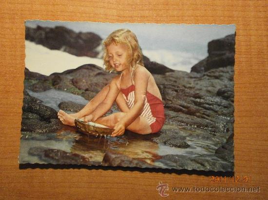 Postales: ANTIGUA POSTAL NI&Ntilde;A EN LA PLAYA  ESCRITA - Foto 1