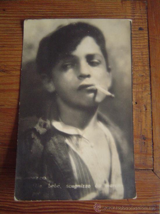 Postales: Ni&ntilde;o fumador - Foto 1