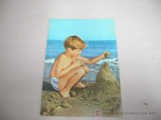Postales: Postal de ni&ntilde;o en la playa,a&ntilde;os 60 - Foto 1