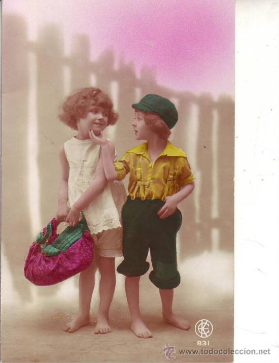 Postales: pareja de ni&ntilde;os - Foto 1