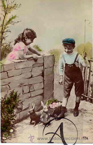 Postales: Ni&ntilde;os jugando con conejos. - Foto 1