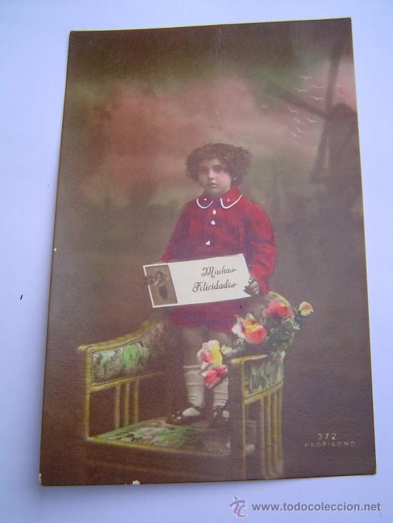 Postales: Postal de ni&ntilde;a sobre silla - Foto 1