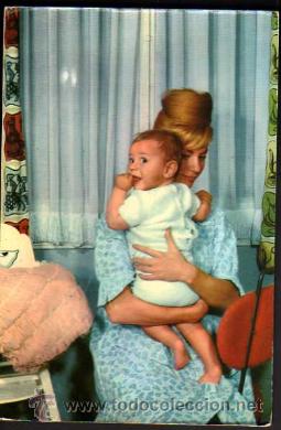 Postales: Postal madre con su bebe .No circulada. - Foto 1