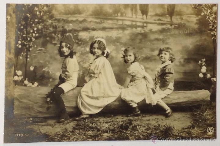 Postales: FOTOGRAF&Iacute;A NI&Ntilde;AS JUGANDO, disfrazadas. - Foto 1