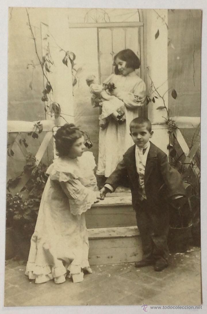 Postales: FOTOGRAF&Iacute;A NI&Ntilde;OS JUGANDO. MU&Ntilde;ECA. - Foto 1
