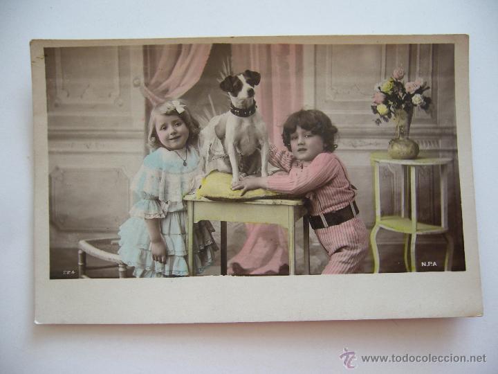 Postales: Postal Ni&ntilde;os con perro. Circulada. NPA. - Foto 1