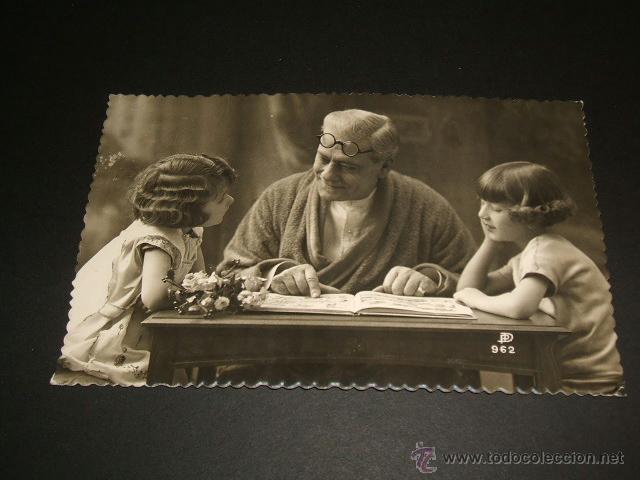 Postales: POSTAL NI&Ntilde;OS CON ABUELO - Foto 1