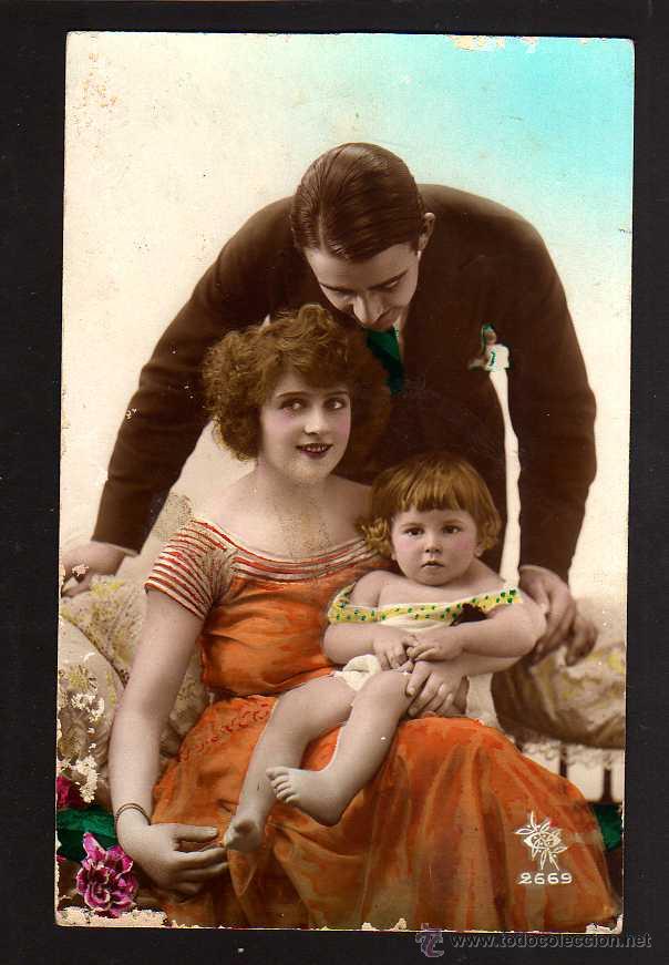 Postales: Postal pareja con hija. Circulada . - Foto 1