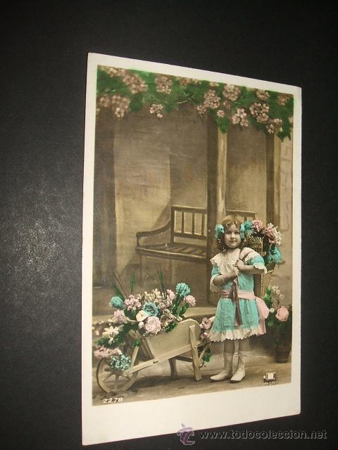 Postales: NI&Ntilde;A CON FLORES POSTAL - Foto 1