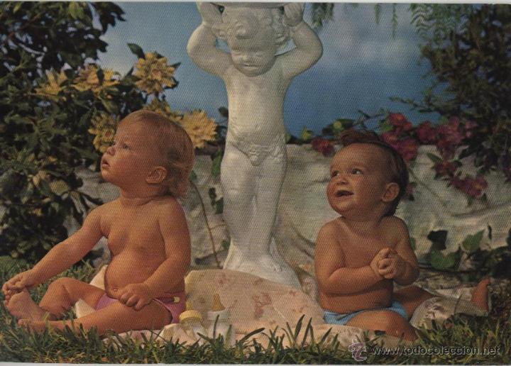 Postales: Ni&ntilde;os y estatua - Foto 1