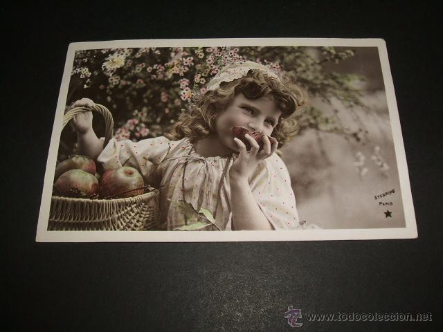 Postales: NI&Ntilde;A CON MANZANAS ANTIGUA POSTAL - Foto 1