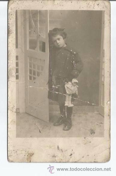 Postales: POSTAL NI&Ntilde;A CON MU&Ntilde;ECA DE LA MANO - Foto 1