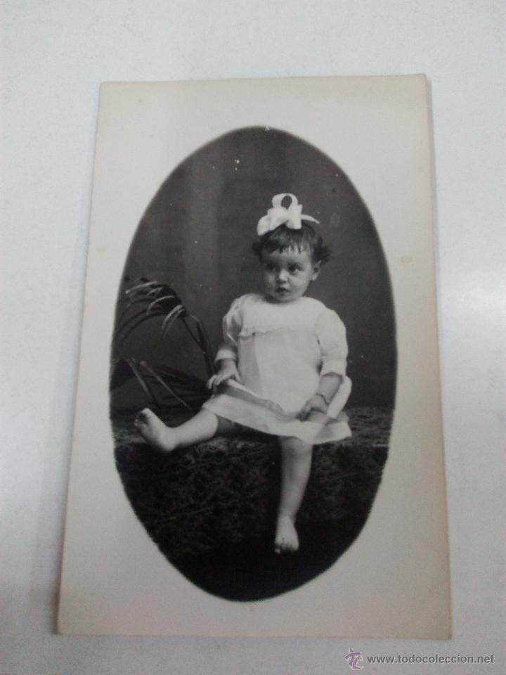 Postales: POSTAL ANTIGUA . NI&Ntilde;A POSANDO - Foto 1