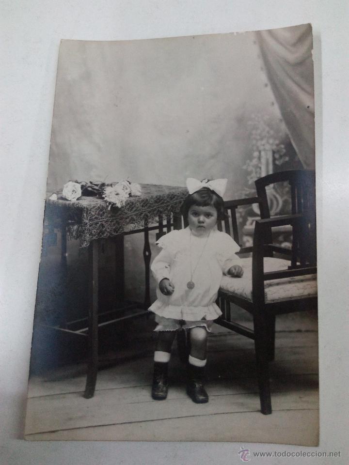 Postales: POSTAL ANTIGUA . NI&Ntilde;A POSANDO - Foto 1