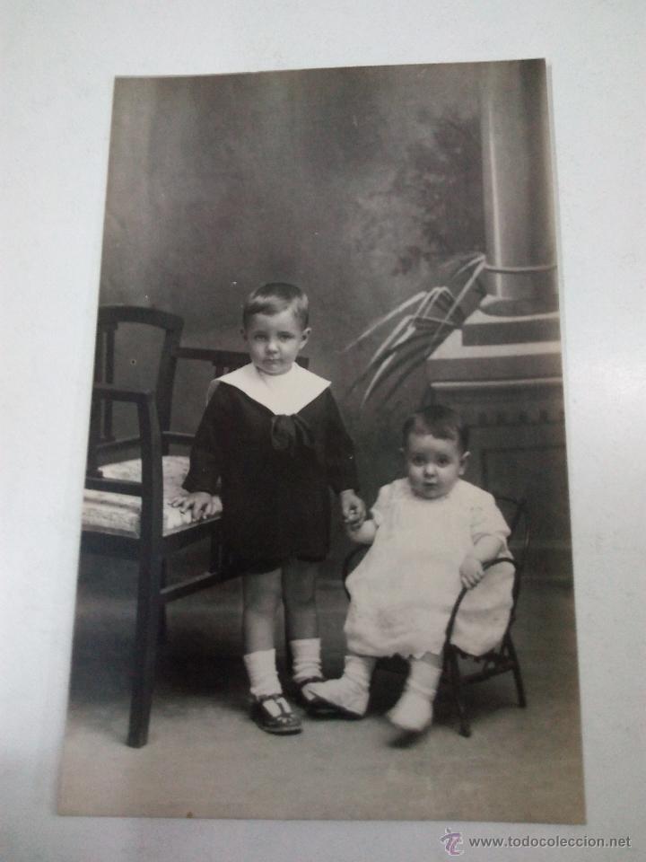 Postales: POSTAL ANTIGUA . NI&Ntilde;OS POSANDO - Foto 1