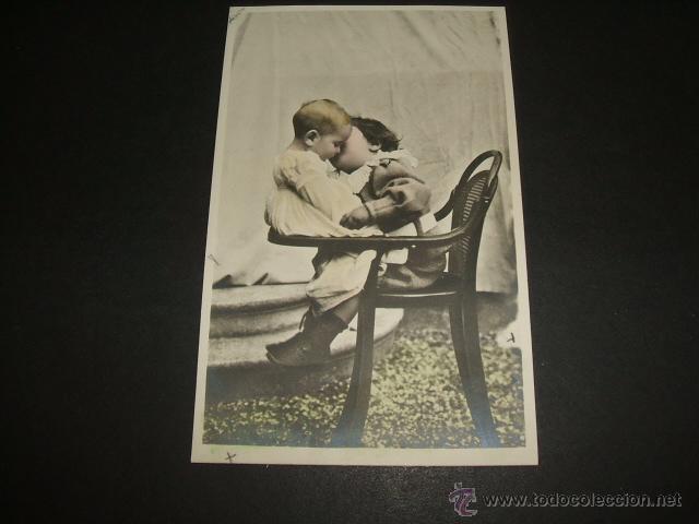 Postales: NI&Ntilde;A BESANDOSE POSTAL - Foto 1
