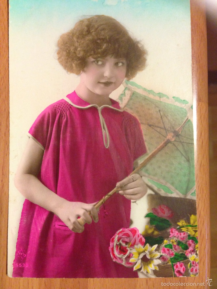 Postales: Antigua postal ni&ntilde;a con sombrilla - Foto 1