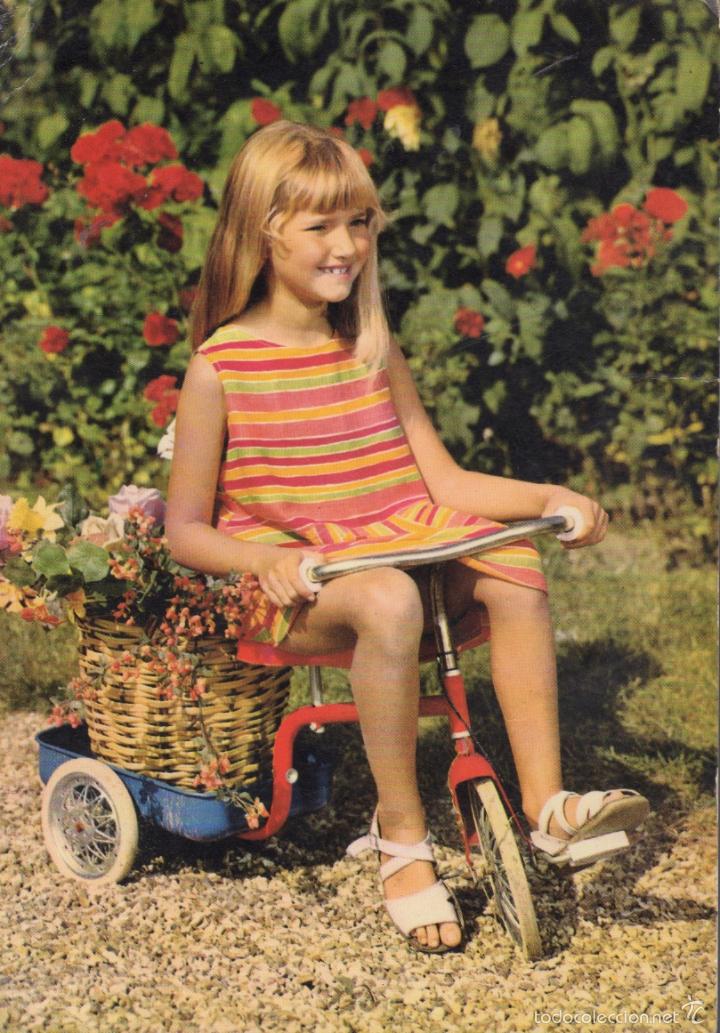 Postales: postal de ni&ntilde;a con su triciclo - Foto 1