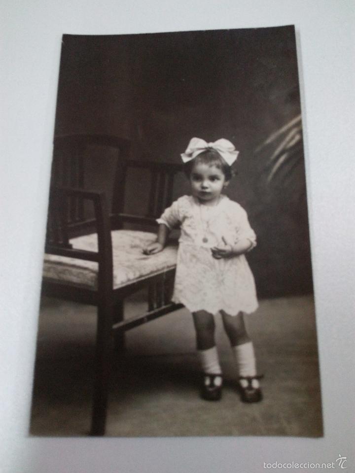 Postales: POSTAL ANTIGUA . NI&Ntilde;A POSANDO - Foto 1