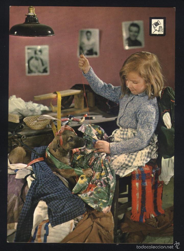 Postales: A-3123- POSTAL CON NI&Ntilde;A COSIENDO. - Foto 1