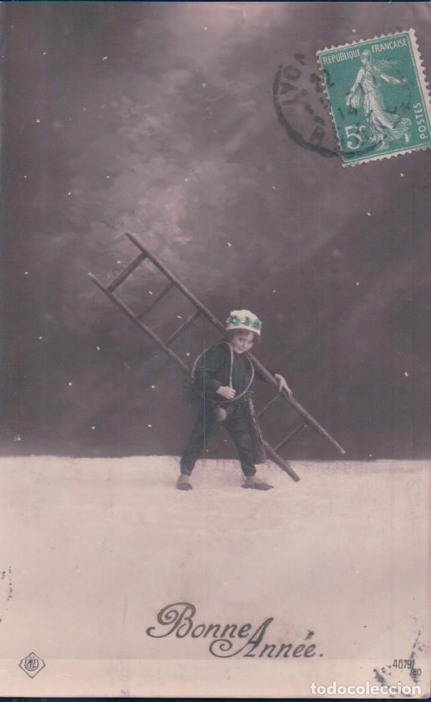 Cartes Postales: POSTAL FELICITACION NI&Ntilde;O CON ESCALERA. (BONNE ANNEE) FELIZ A&Ntilde;O NUEVO. PG 4079/80. CIRCULADA