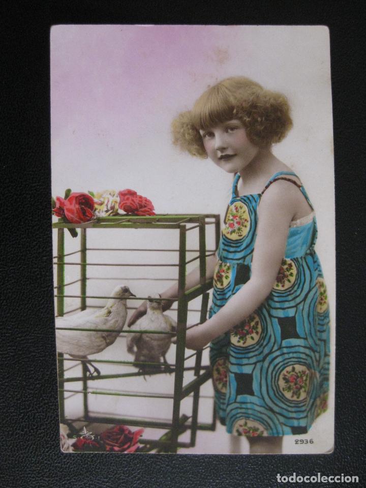 Postales: POSTAL NI&Ntilde;A CON FLORES Y PALOMAS - Foto 1