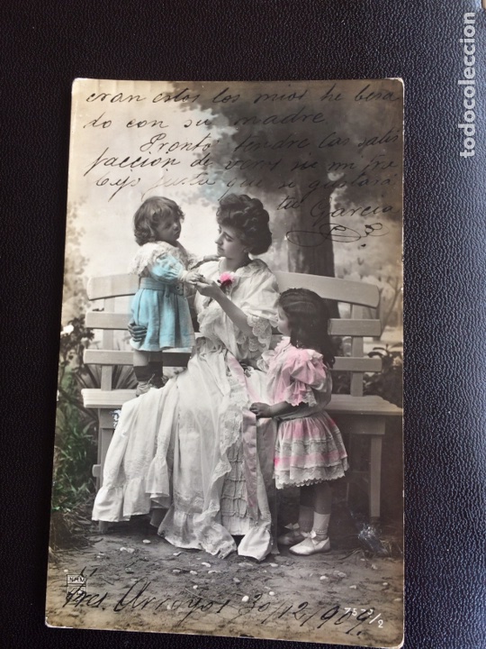 Postales: Antigua postal de mujer con dos ni&ntilde;os - Foto 1