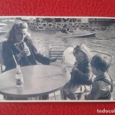 Postales: POSTAL POST CARD THE NOSTALGIA POSTCARD VINTAGE 1951 LONDON LONDRES MADRE MOTHER CON NIÑOS CHILDREN