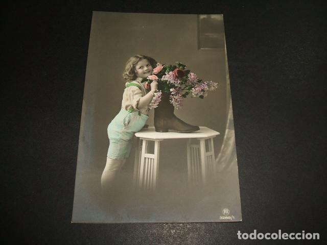 Postales: NI&Ntilde;O CON FLORES EN BOTA POSTAL - Foto 1