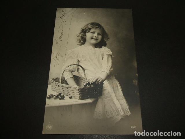 Postales: NI&Ntilde;A CON CEREZAS POSTAL - Foto 1